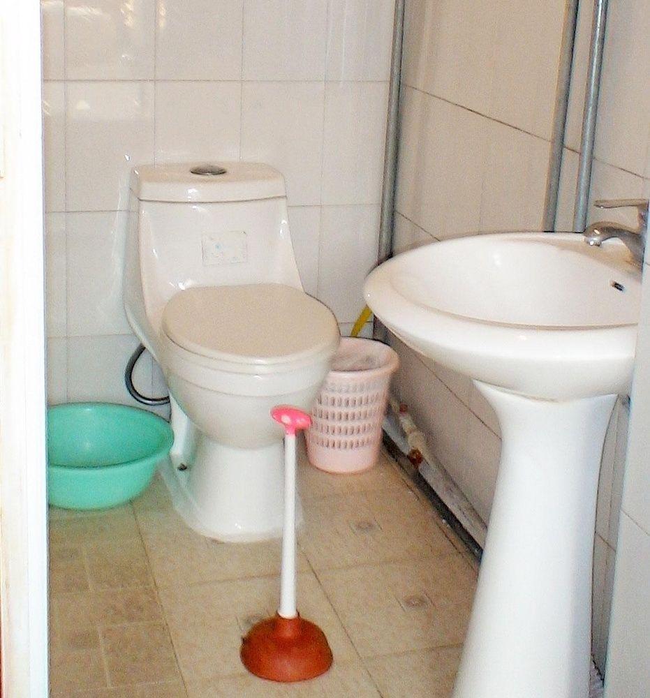 Guangwai Jingbin Hostel West Railway Station Пекин Екстериор снимка