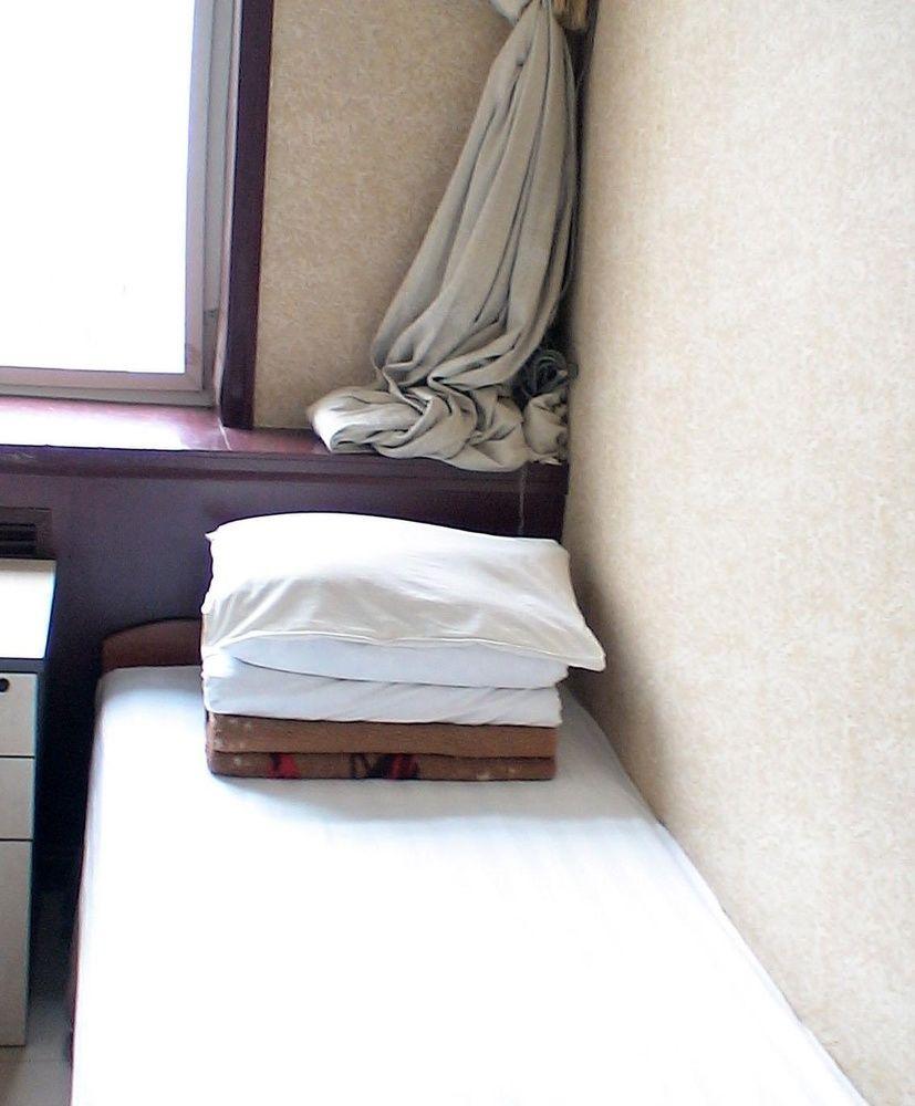 Guangwai Jingbin Hostel West Railway Station Пекин Екстериор снимка